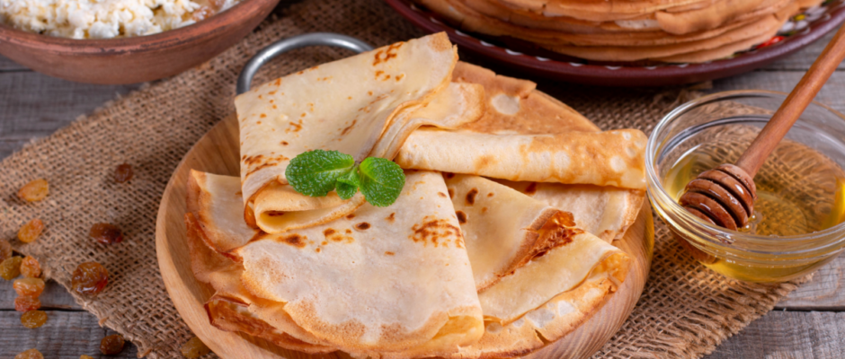 Jeśli szukasz miejsca, które serwuje najlepsze naleśniki w Białymstoku, koniecznie poznaj Naleśniki jak Smok. To restauracja w centrum miasta, która zachwyca różnorodnością menu, świeżymi składnikami oraz kreatywnymi połączeniami smaków. Lokal przy Lipowej 12 od lat cieszy się ogromną popularnością wśród mieszkańców i osób szukających dobrego jedzenia w Białymstoku.