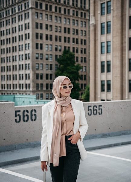 Darmowe zdjęcie z galerii z 555, architektura, biały blezer - Fot. PNW Production