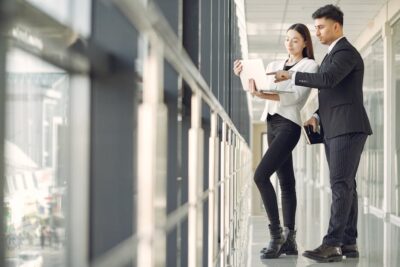 Darmowe zdjęcie z galerii z biały kołnierzyk, biuro, biznes - Fot. Gustavo Fring