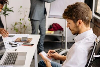 Darmowe zdjęcie z galerii z biuro, biznes, brodaty - Fot. Yan Krukau