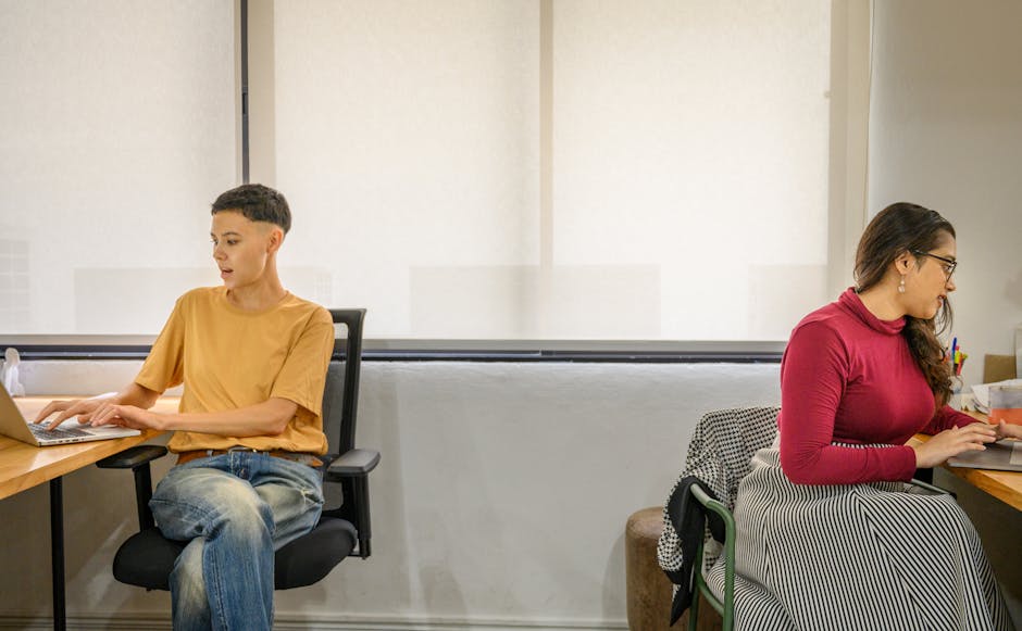 Darmowe zdjęcie z galerii z #wnętrz, biurko, biuro - Fot. Ketut Subiyanto