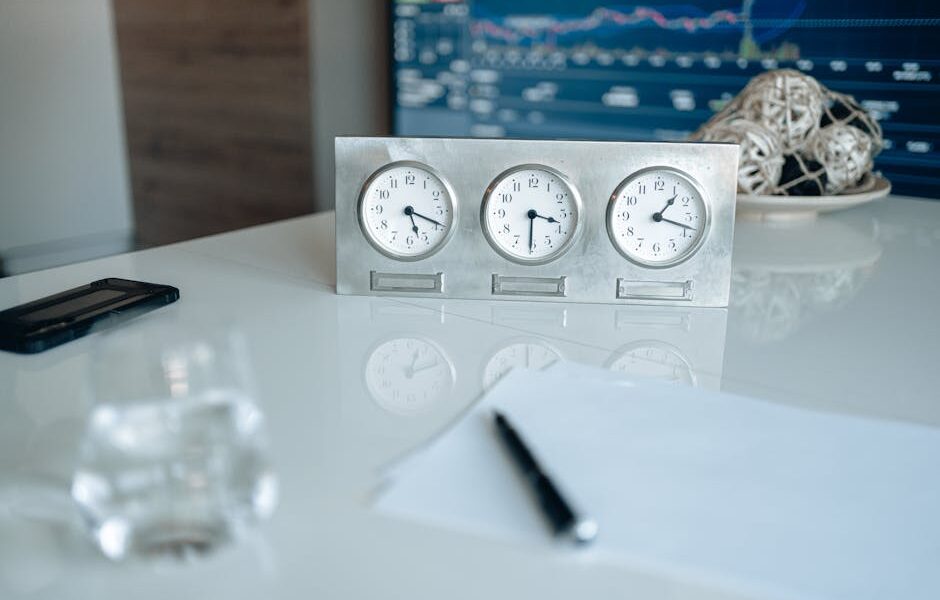 Darmowe zdjęcie z galerii z #wnętrz, analiza danych, analogowy - Fot. AlphaTradeZone