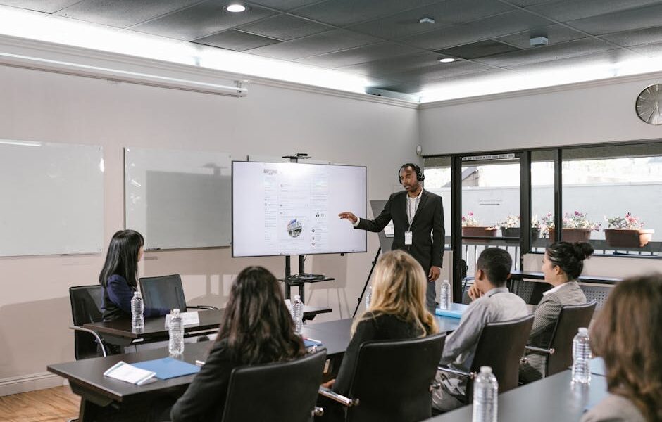 Darmowe zdjęcie z galerii z biuro, biznes, dorosły - Fot. RDNE Stock project