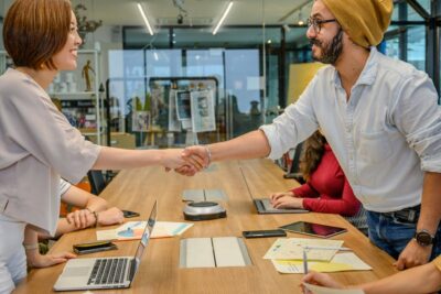 Darmowe zdjęcie z galerii z biuro, biznes, biznesmen - Fot. Ketut Subiyanto