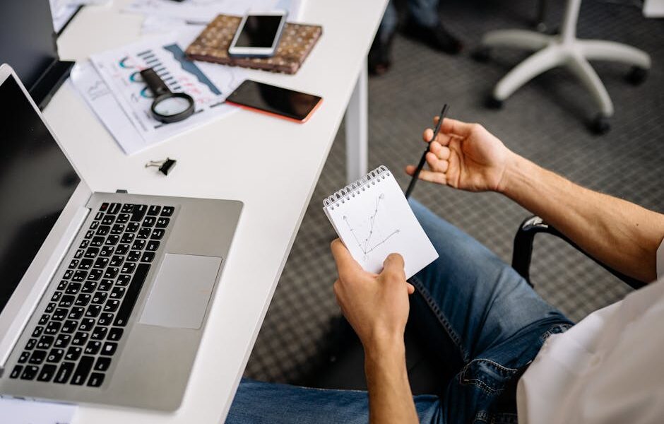 Darmowe zdjęcie z galerii z analizowanie, badania, biurko - Fot. Yan Krukau