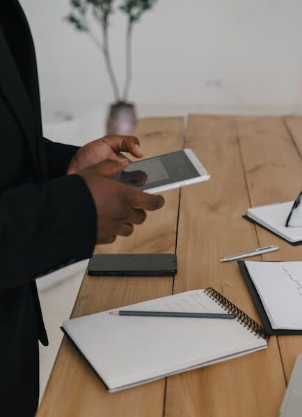 Darmowe zdjęcie z galerii z akcesoria biurkowe, biurko, biuro - Fot. Mikhail Nilov