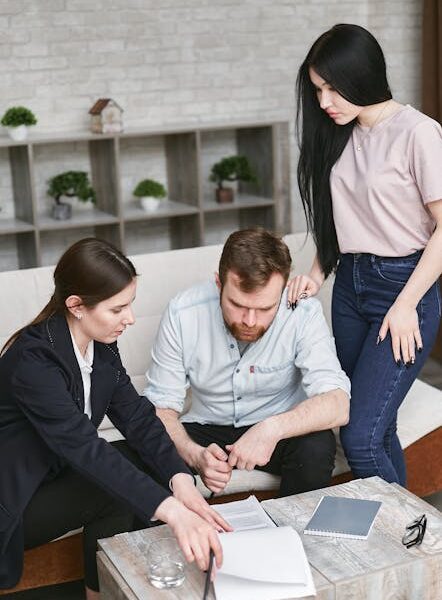 Ludzie Spotykający Się Razem  - Fot. Mikhail Nilov