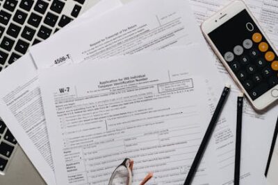 Darmowe zdjęcie z galerii z biały marmur, calcadora numérique, dane liczbowe - Fot. Leeloo The First