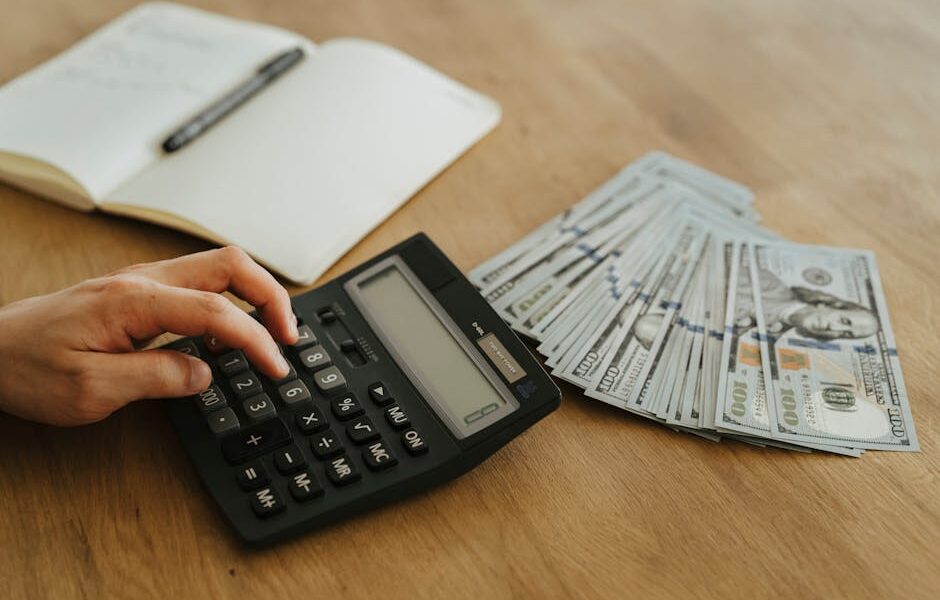 Darmowe zdjęcie z galerii z 10, 100, analiza ekonomiczna - Fot. olia danilevich