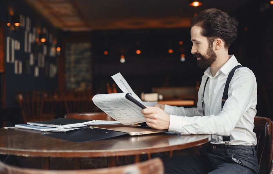 Darmowe zdjęcie z galerii z atmosfera calorosa, biała sukienka, biznes - Fot. Gustavo Fring