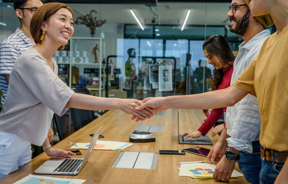 Darmowe zdjęcie z galerii z biuro, biznes, burza mózgów - Fot. Ketut Subiyanto
