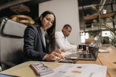 Jak wybrać najlepszą księgową dla małej firmy