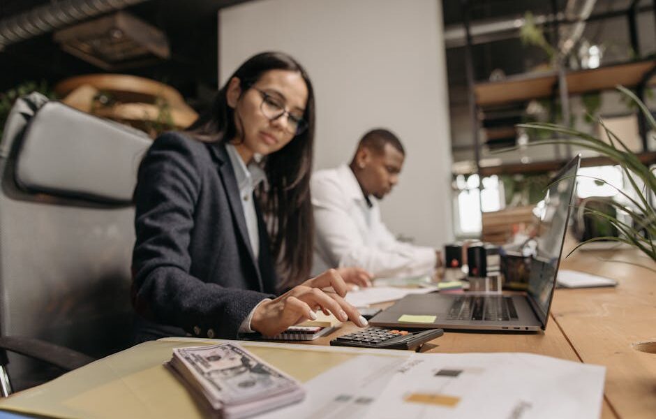 Jak wybrać najlepszą księgową dla małej firmy