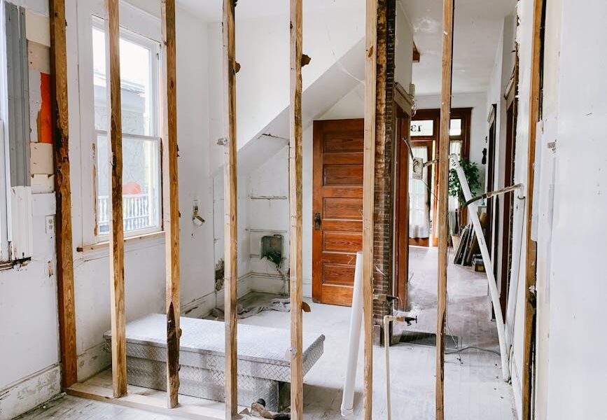 Jak znaleźć wykonawcę remontu przez internet