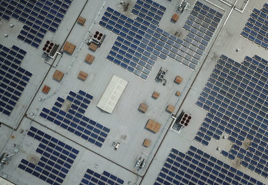 Fotowoltaika dla firm - inwestycja czy koszt