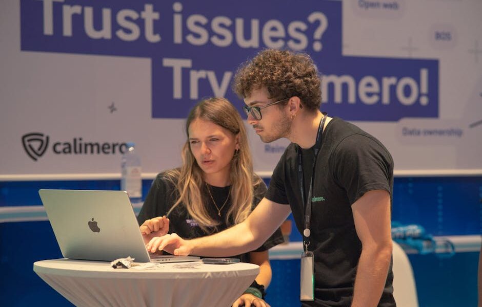 Hackathony i konferencje technologiczne w Polsce 2026