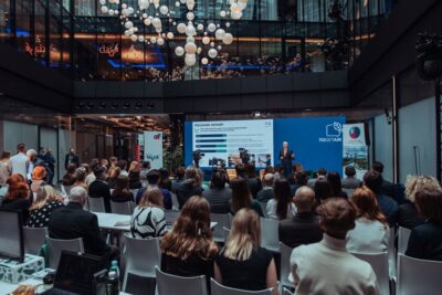 Spotkanie biznesowe poświęcone raportowaniu ESG i transformacji klimatycznej